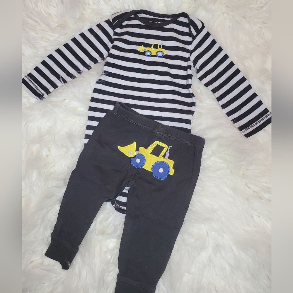 Carters 9 month matching set